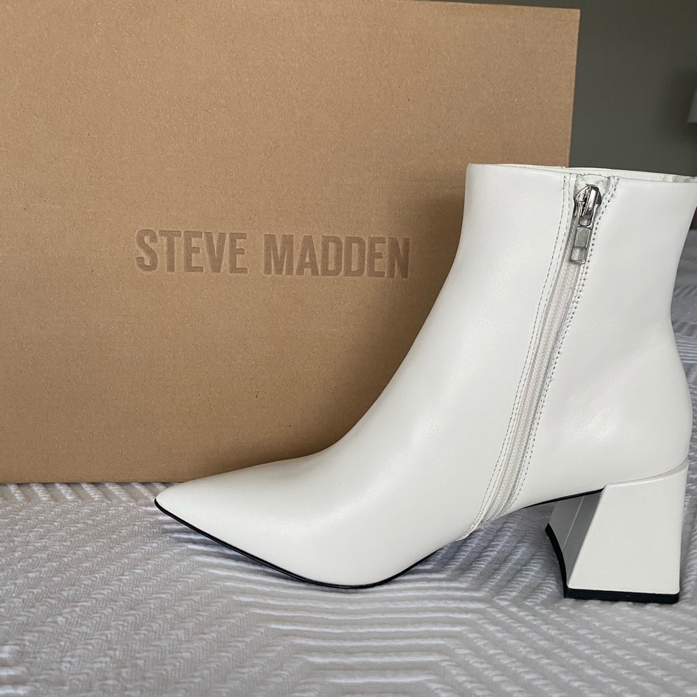 Steve Madden Emblem white leather ankle boots.